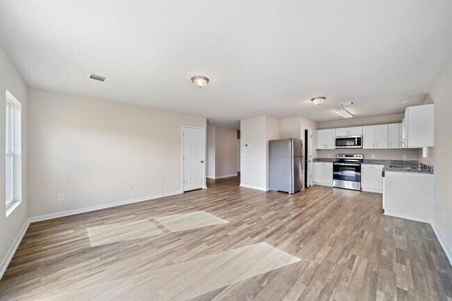 Building Photo - 266 Bluebonnet-