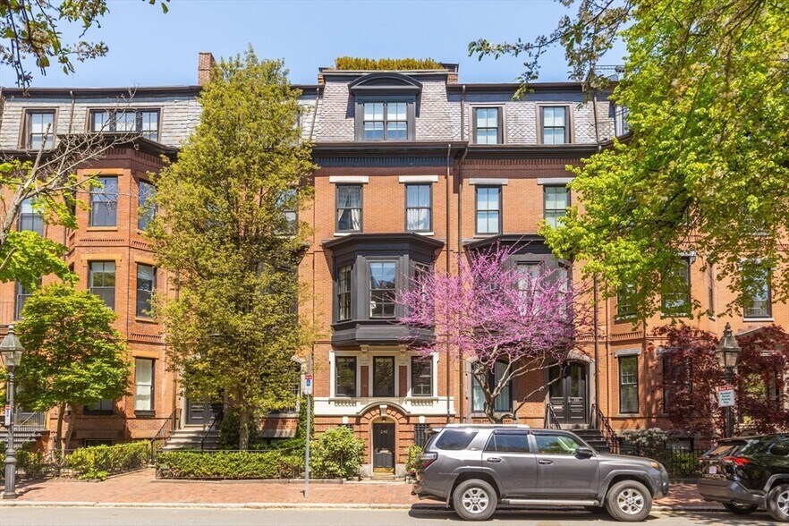 Building Photo - 295 Marlborough St