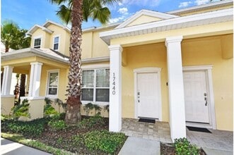 Building Photo - Modern Townhome in quiet neighborhood: 3BR, Pool & Near Disney