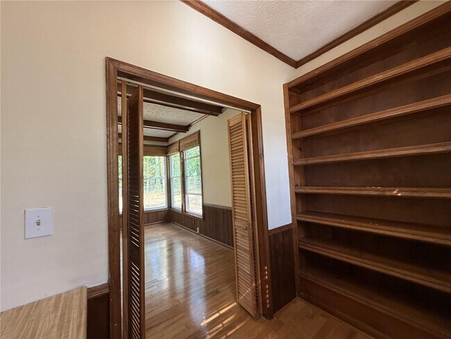 Building Photo - 361 Buck Ct