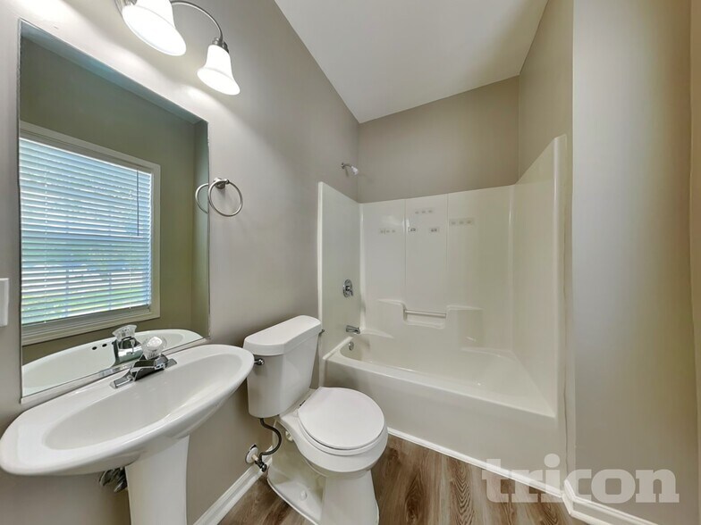 Building Photo - 219 Arlington Ct