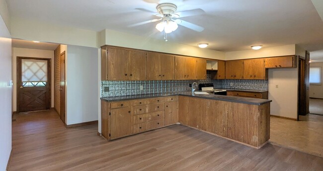 Building Photo - Spacious 3-Bedroom, 2-Bathroom Home