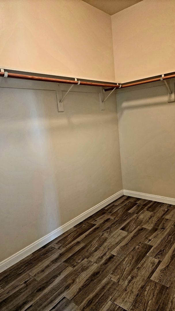 Building Photo - NE Bakersfield 4 bed 2 bath home with sola...