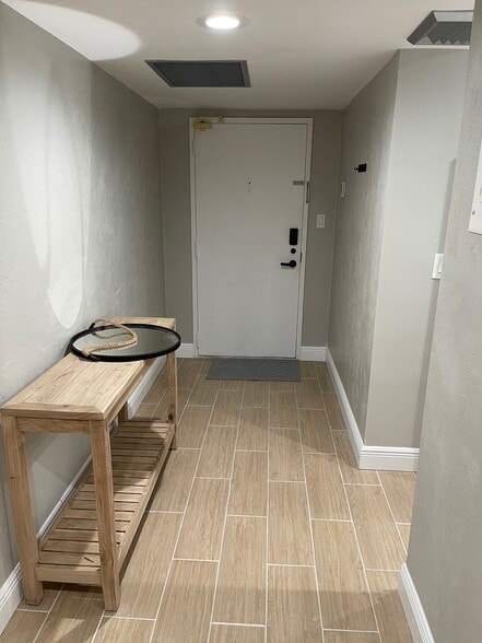 Entryway - 3043 S Atlantic Ave