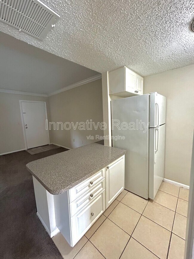 Building Photo - 120 Blue Pointe Way