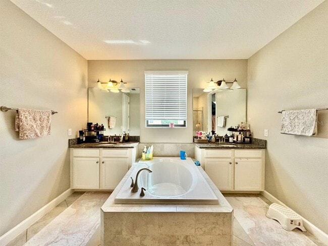 Building Photo - 2854 Hilliard Dr