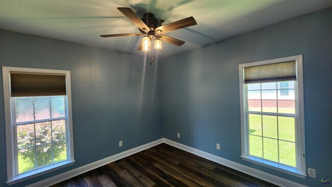 Building Photo - 502 Woods Edge Way