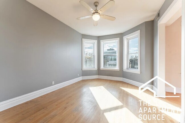 Building Photo - 2042 W Armitage Ave