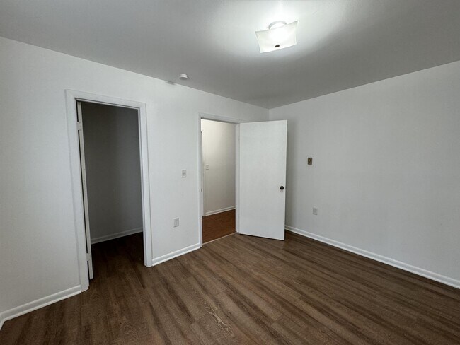 Building Photo - 1468 Rock Cliff Dr