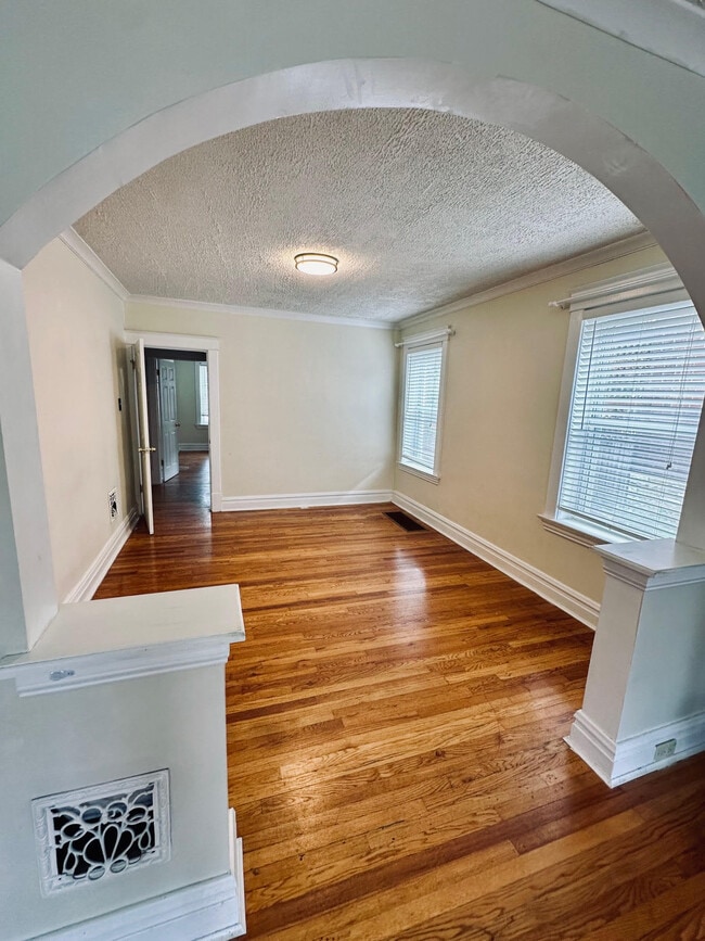 Dining Room/Sitting Area II - 5331 Devonshire Ave