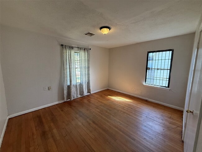 Building Photo - 5614 Ricky St