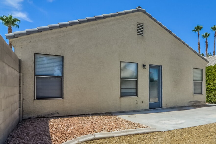 Building Photo - 2058 Waverly Cir