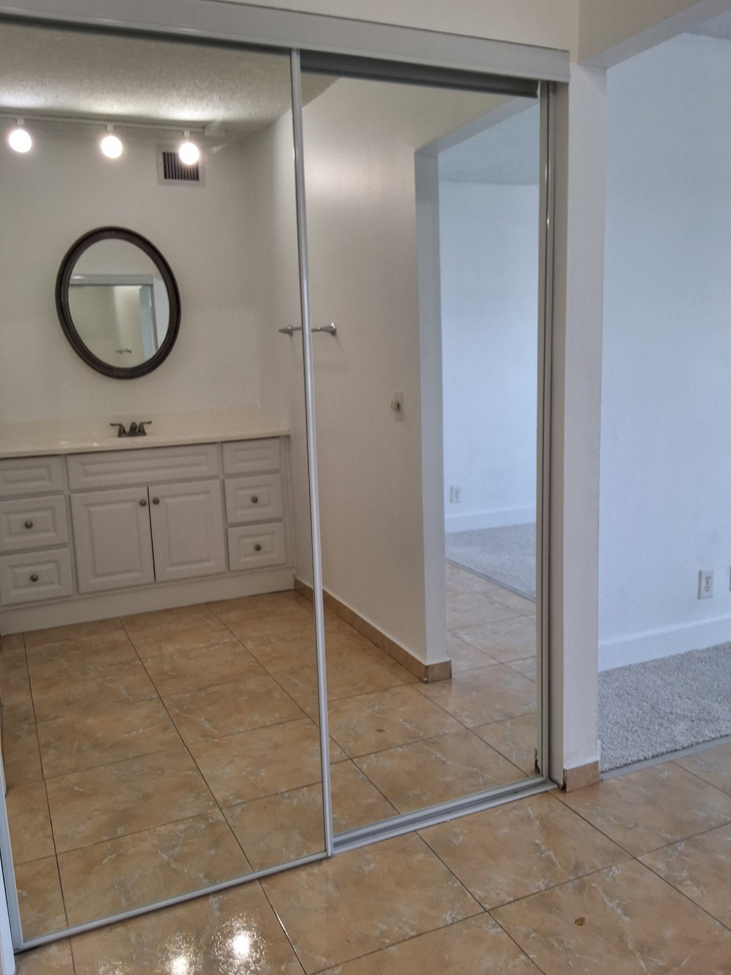 Building Photo - 401 Golden Isles Dr