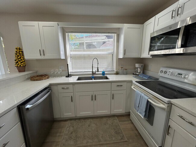 Building Photo - 1136 Staghorn St