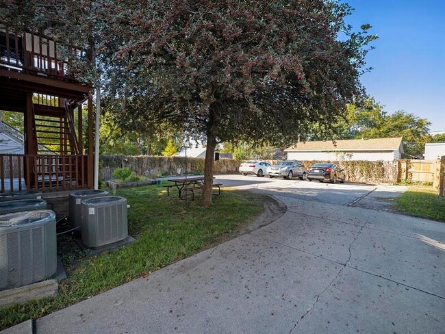 Building Photo - 1612 S 32nd Ave