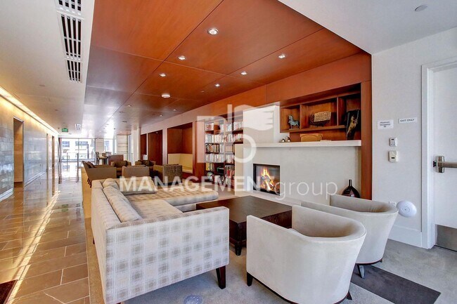 Building Photo - The Metropolitan, Pearl District's only 3b...