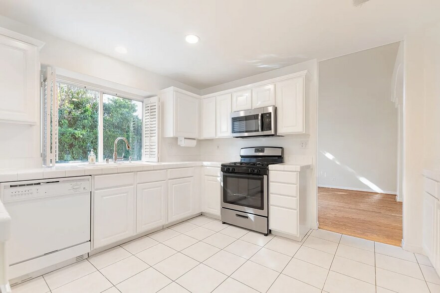 Building Photo - 17333 San Jose St