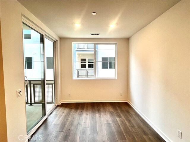 Building Photo - 1000 N Tangent Privado