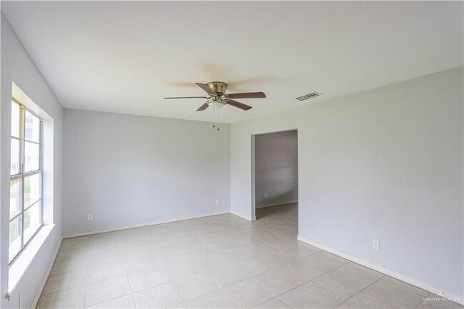 Building Photo - 720 E Sugarcane Dr