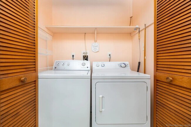 Building Photo - 46 Millbrook Ct