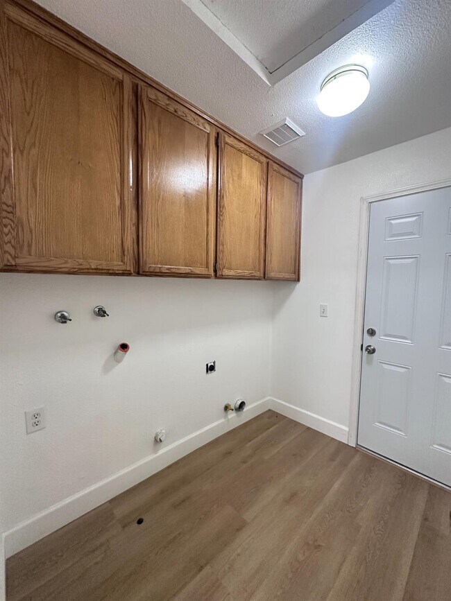 Building Photo - 2378 Grapewood Ct