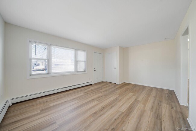 Building Photo - 472 S Ocean Ave