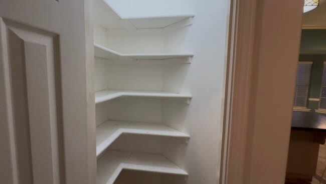 Building Photo - 408 Hidden Oaks Cir