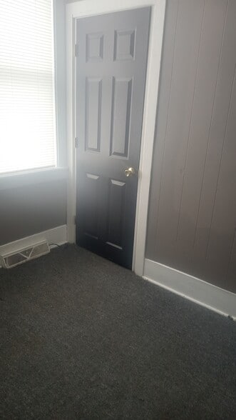 Building Photo - 1608 Poplar St