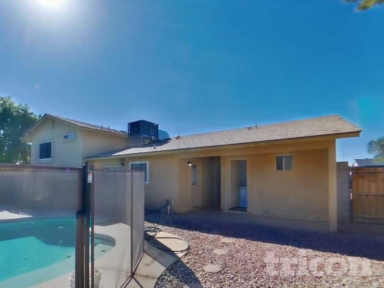 Building Photo - 9833 N 47th Dr