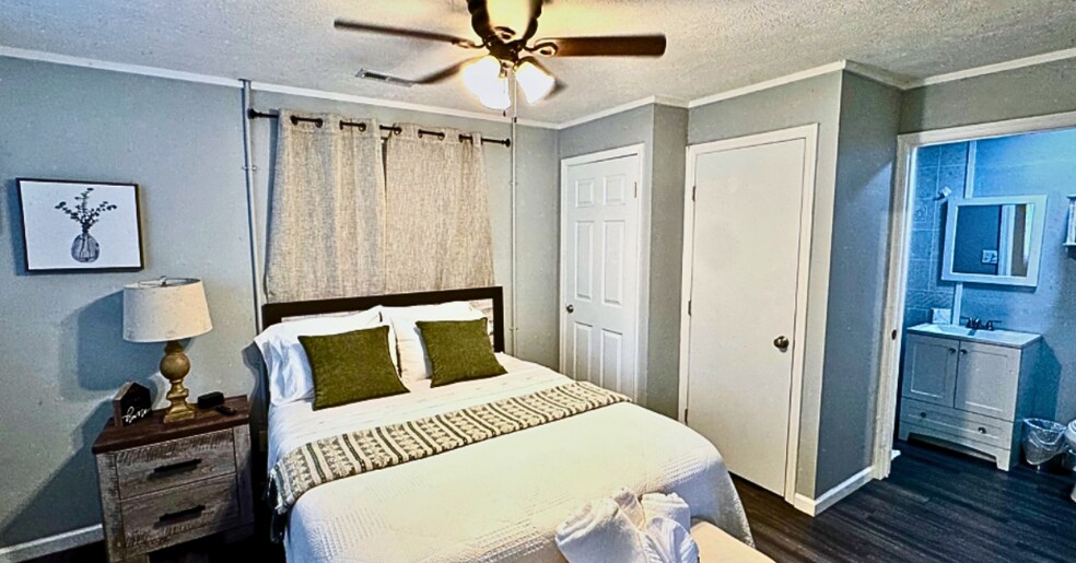 Spacious Queen Bedroom - 1115 Henrietta Dr