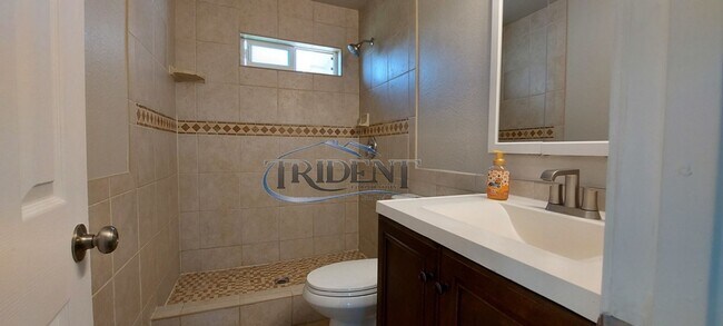 Building Photo - 3 bedroom, 2 bath home, with a bonus room