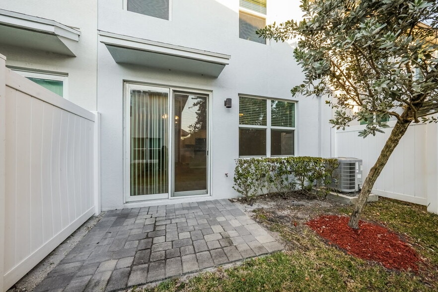 Building Photo - 4030 Hot Springs Ave