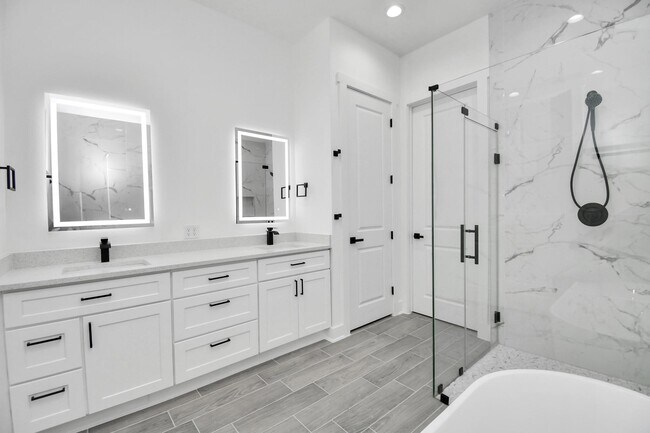 Building Photo - 519 Lovers Ln