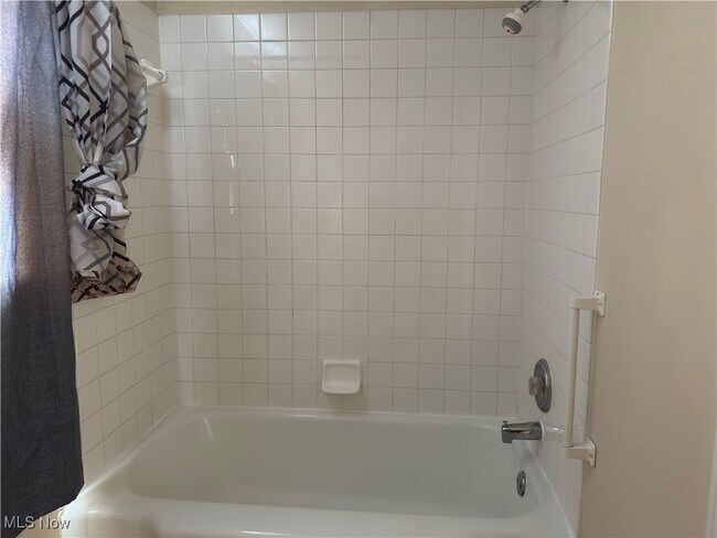 Building Photo - 52 Willow Dr