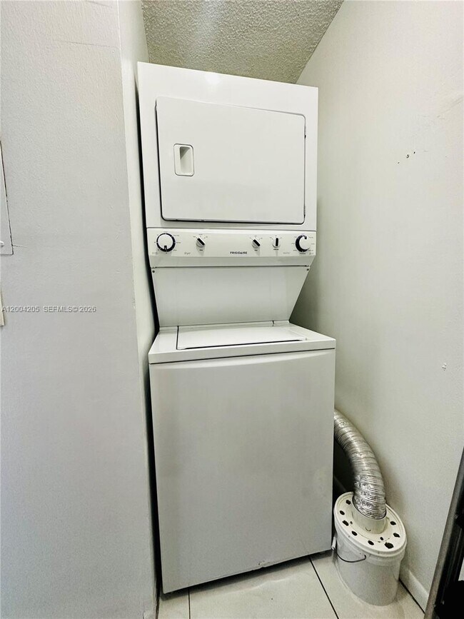 Building Photo - 1501 S Ocean Dr