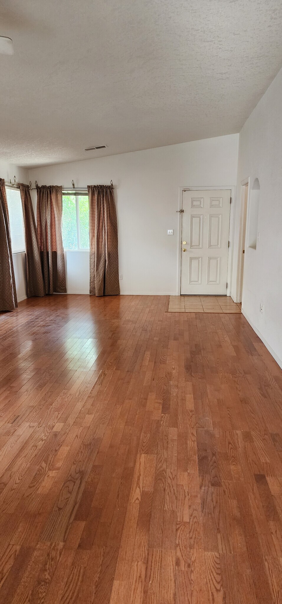 Building Photo - 7109 Tourmaline Rd NE