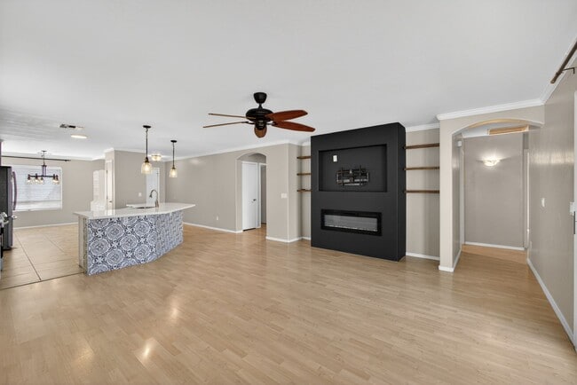 Building Photo - Updated House in Chandler Community