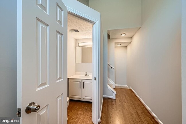 Building Photo - 824 Century St