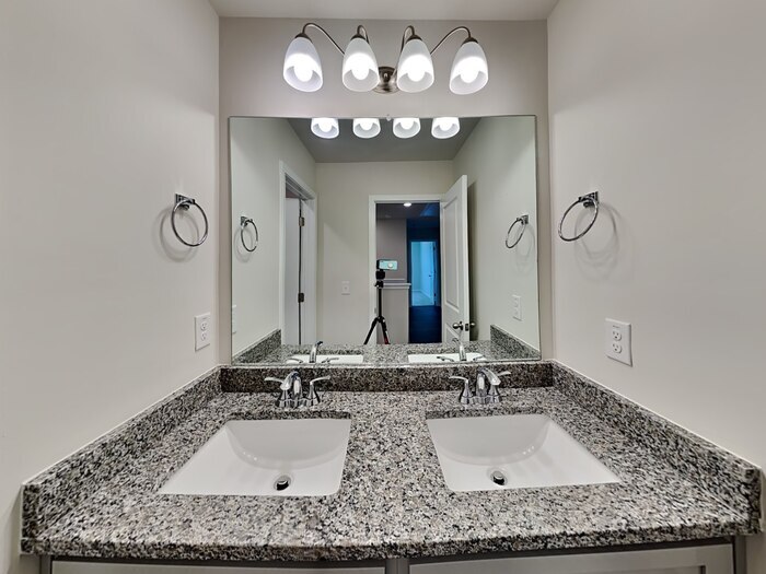 Building Photo - 211 Connie Ct