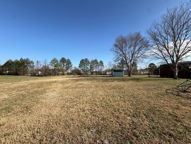 Building Photo - 4 Bedrooms, 3 Bathrooms with potential 5th Bedroom and Loft/Office in Euharlee!