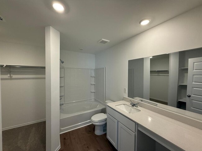 Building Photo - 3640 Blue Ave