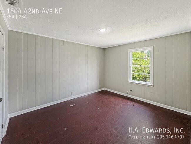 Building Photo - 1504 42nd NE Ave