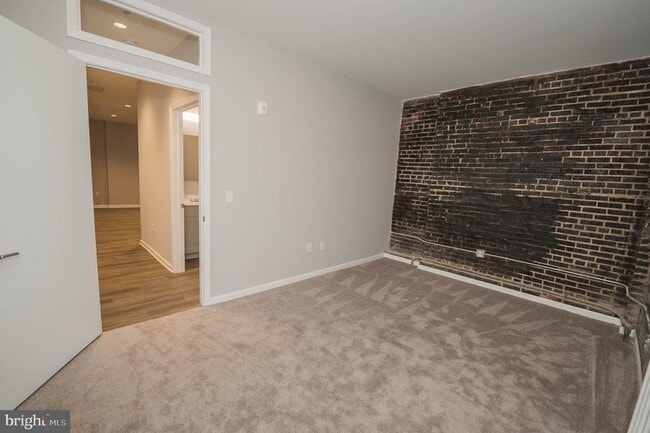 Building Photo - 218 W Main St