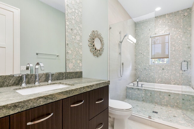 Building Photo - 3211 NE 27th Ave