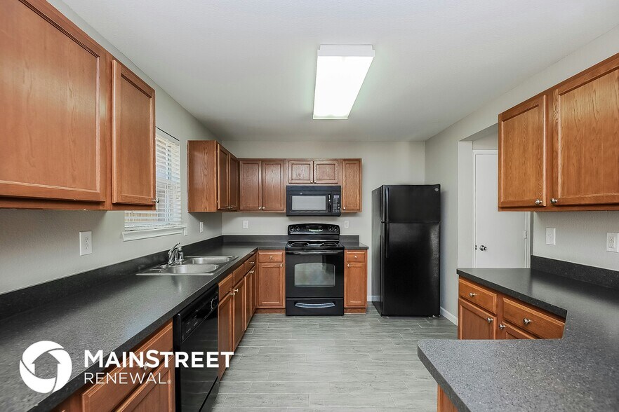 Building Photo - 8820 Valley River Dr
