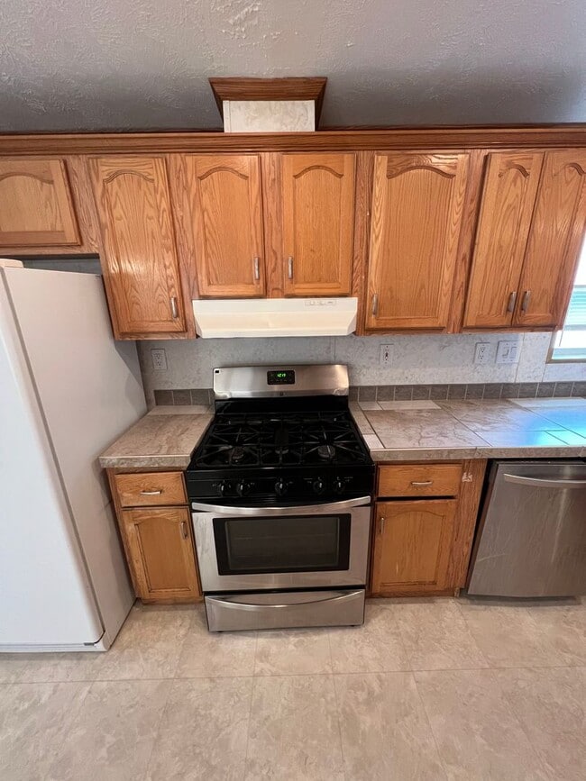 Building Photo - 3 Bedroom 2 Bath High-End Mobile Home with...