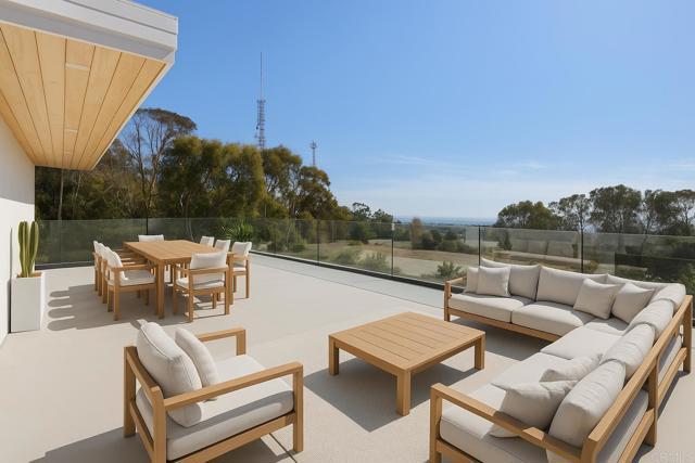 Building Photo - 2082 Via Casa Alta