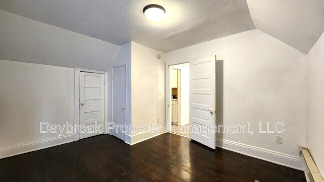 Building Photo - 6 11th St S