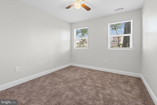 Building Photo - 3 bedrooms, 3.5 bathrooms