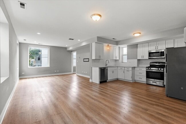 Building Photo - 3701 W Diversey Ave